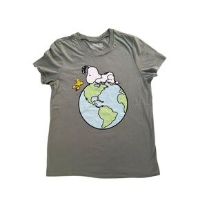 Peanuts Top of the World Snoopy Woodstock Graphic Earth Day Size Small